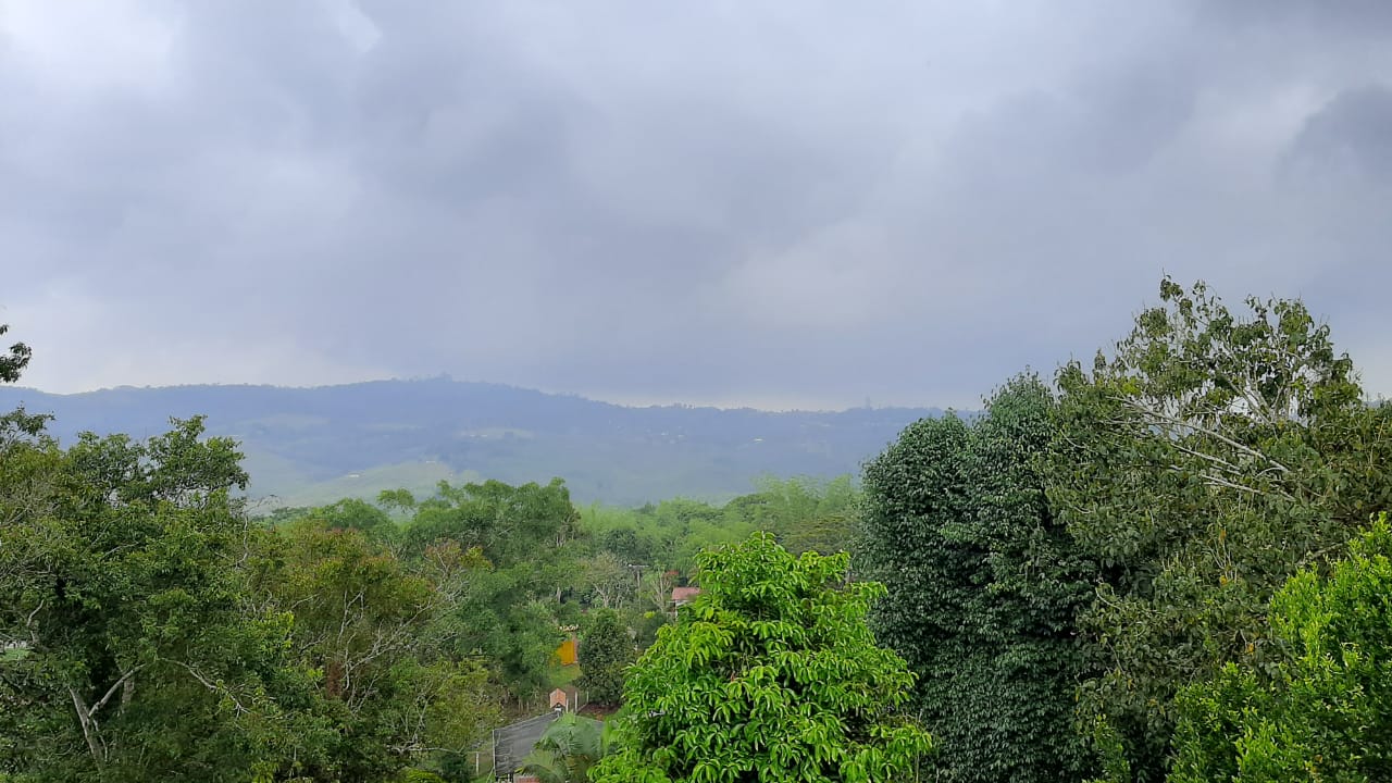 Vistas al atardecer sobre las montañas